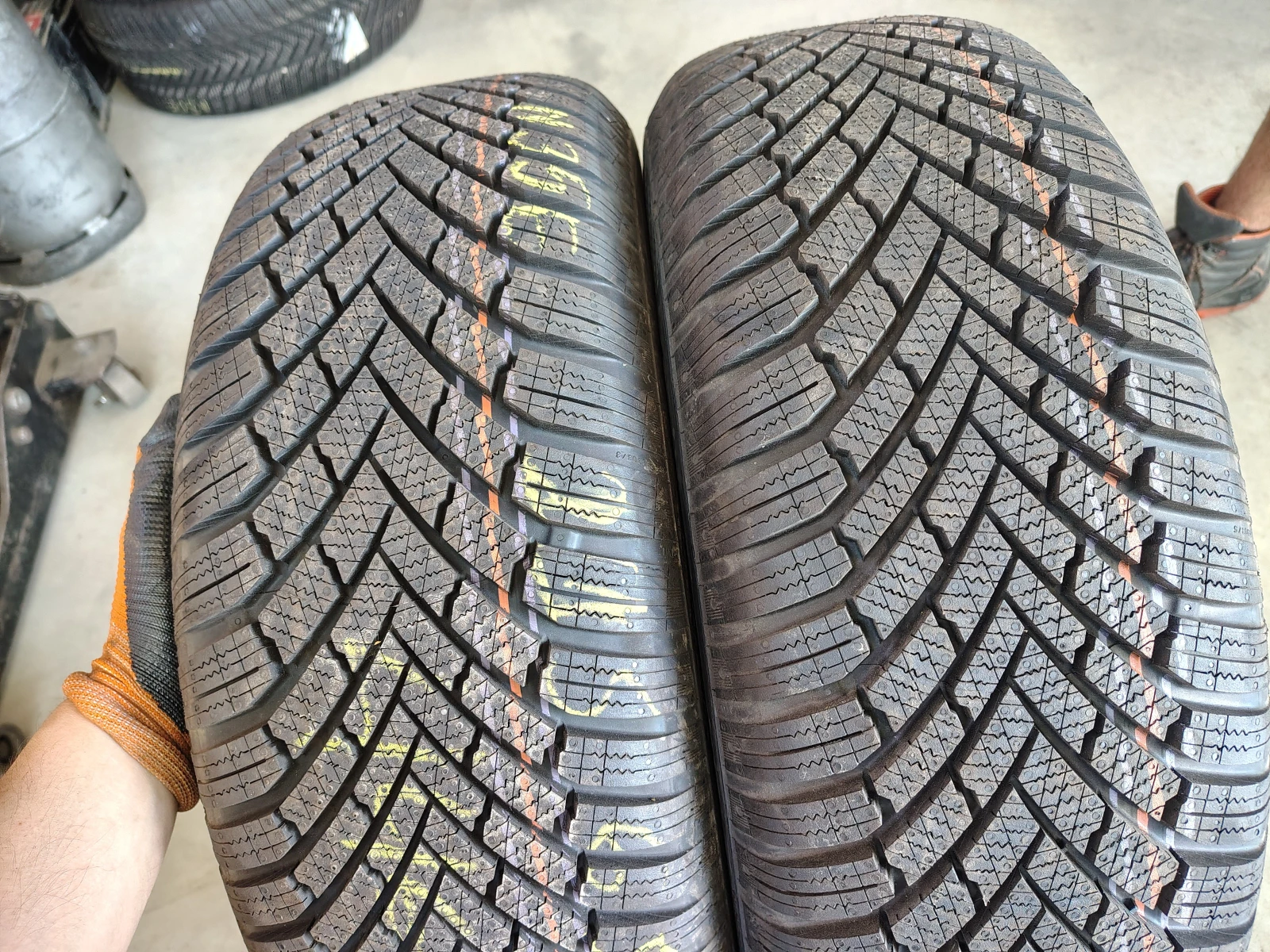 Гуми Зимни 215/65R15