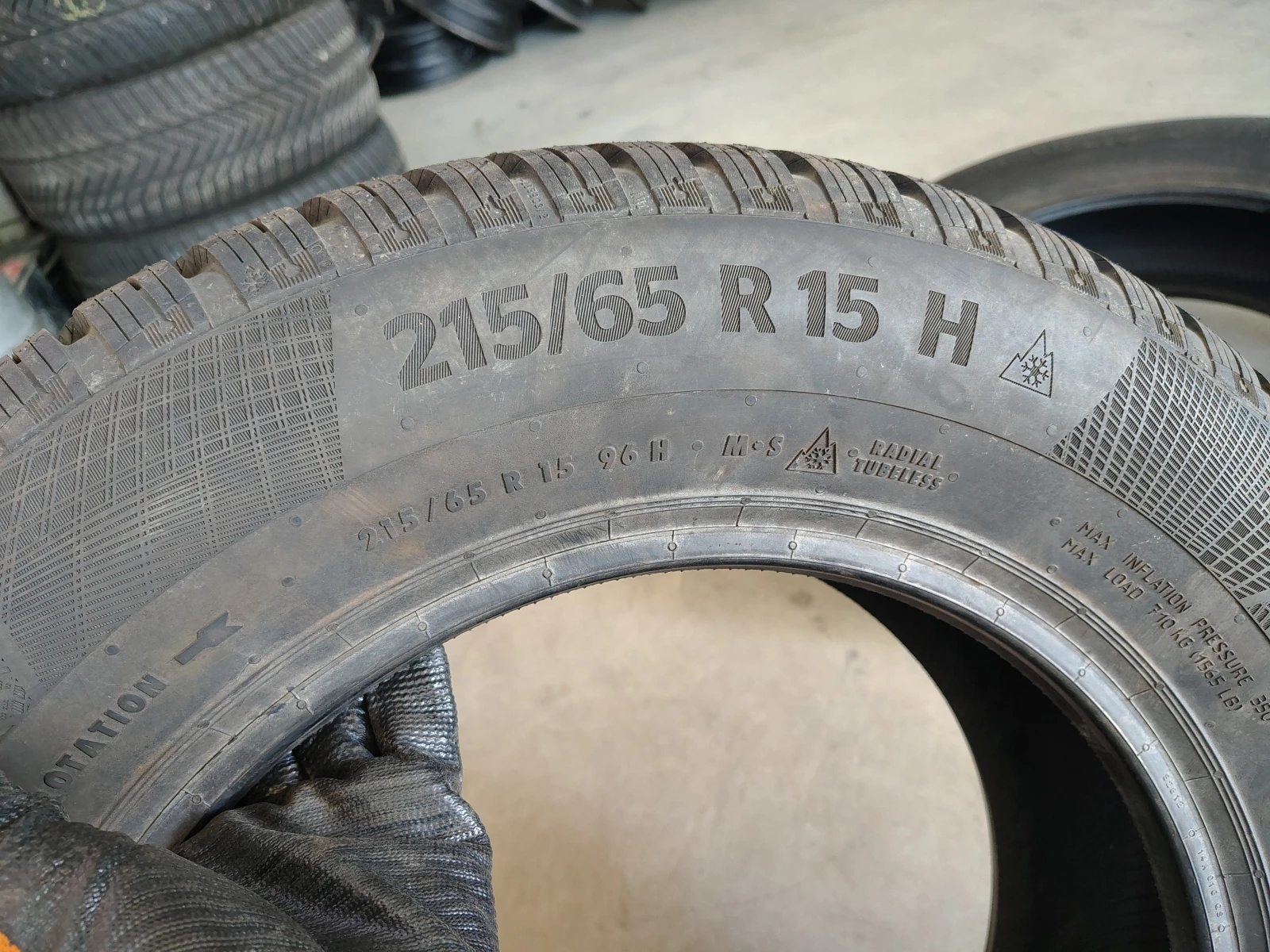 Гуми Зимни 215/65R15, снимка 5 - Гуми и джанти - 55845673