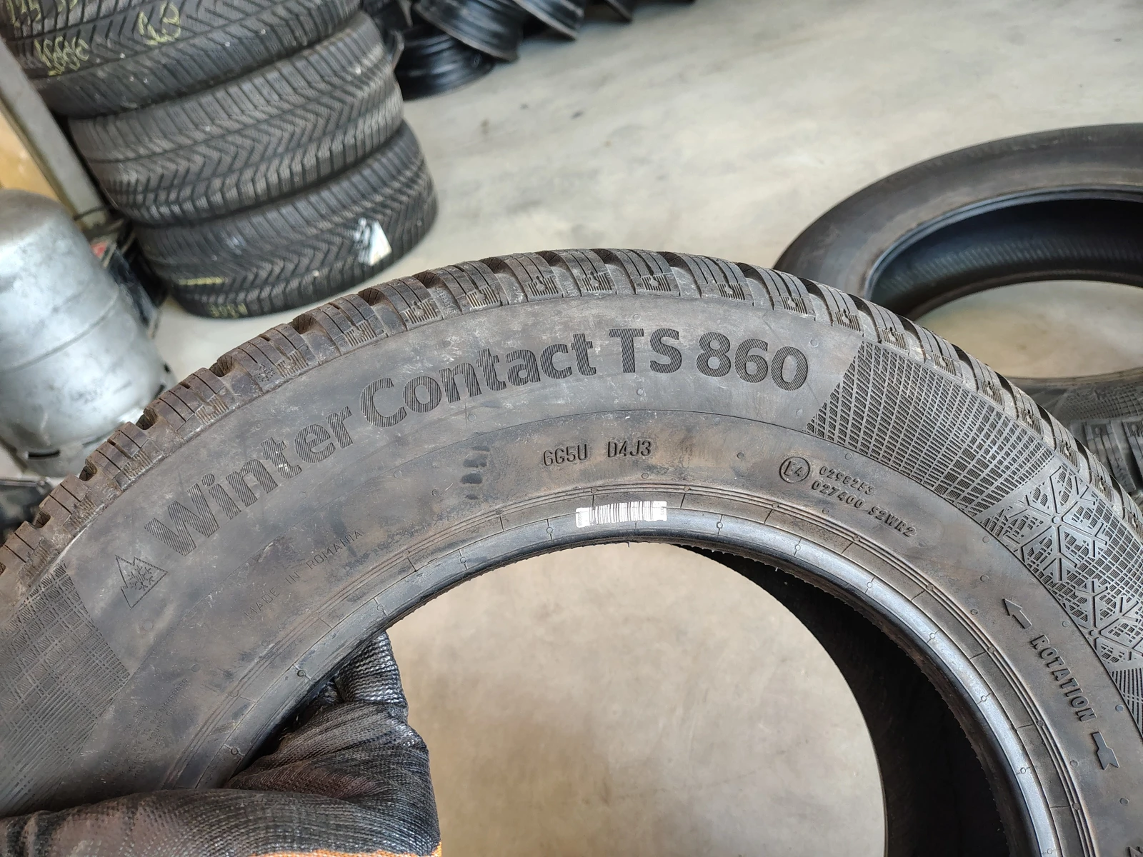 Гуми Зимни 215/65R15, снимка 4 - Гуми и джанти - 55845673