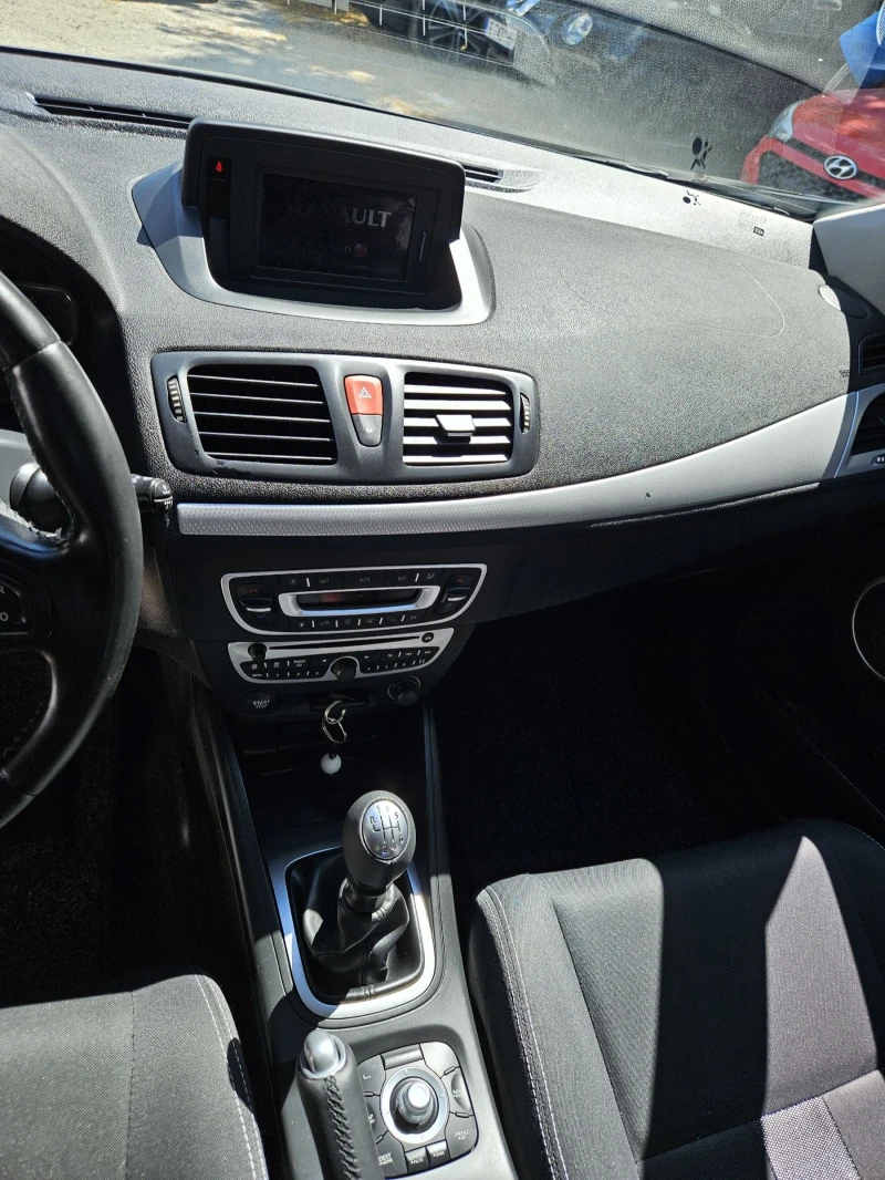 Renault Megane 1.5 dci, снимка 15 - Автомобили и джипове - 51264117