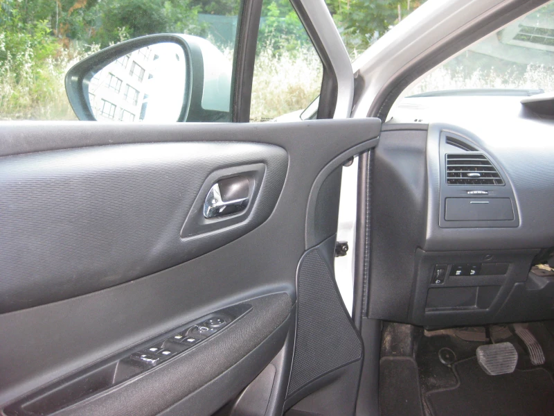 Citroen C4 1.6i  Berline  VTR  , снимка 10 - Автомобили и джипове - 52578887