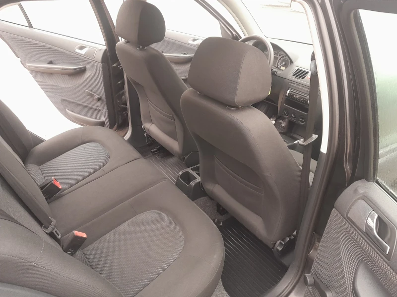 Skoda Fabia 1.2 70 PS, снимка 13 - Автомобили и джипове - 52682899