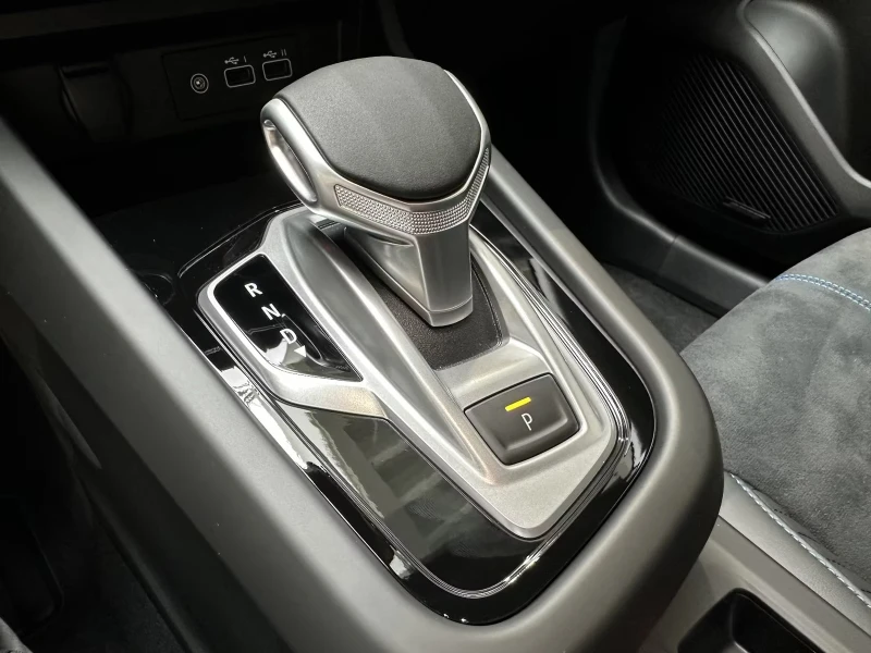 Renault Arkana ESPRIT-ALPINE/158HP/MHEV/360/KLESS/LED/NAVI/707g, снимка 11 - Автомобили и джипове - 53156545