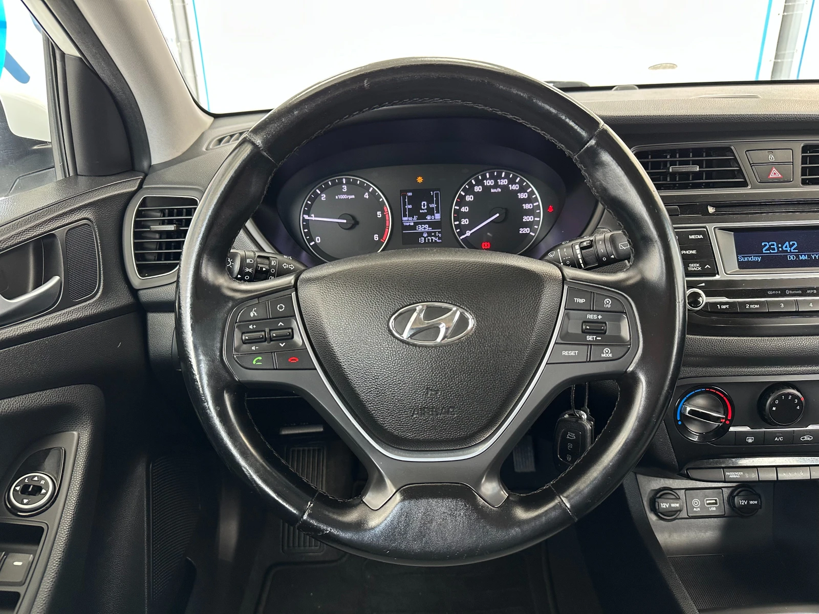 Hyundai I20 1.1crdi 6C.K Euro6B - изображение 9