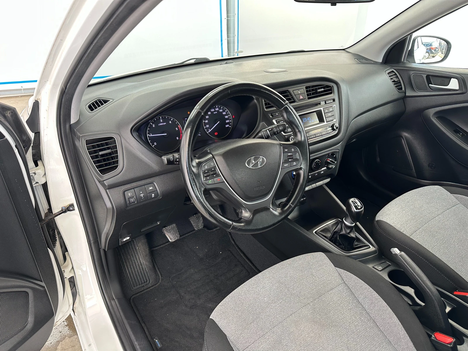 Hyundai I20 1.1crdi 6C.K Euro6B - изображение 8