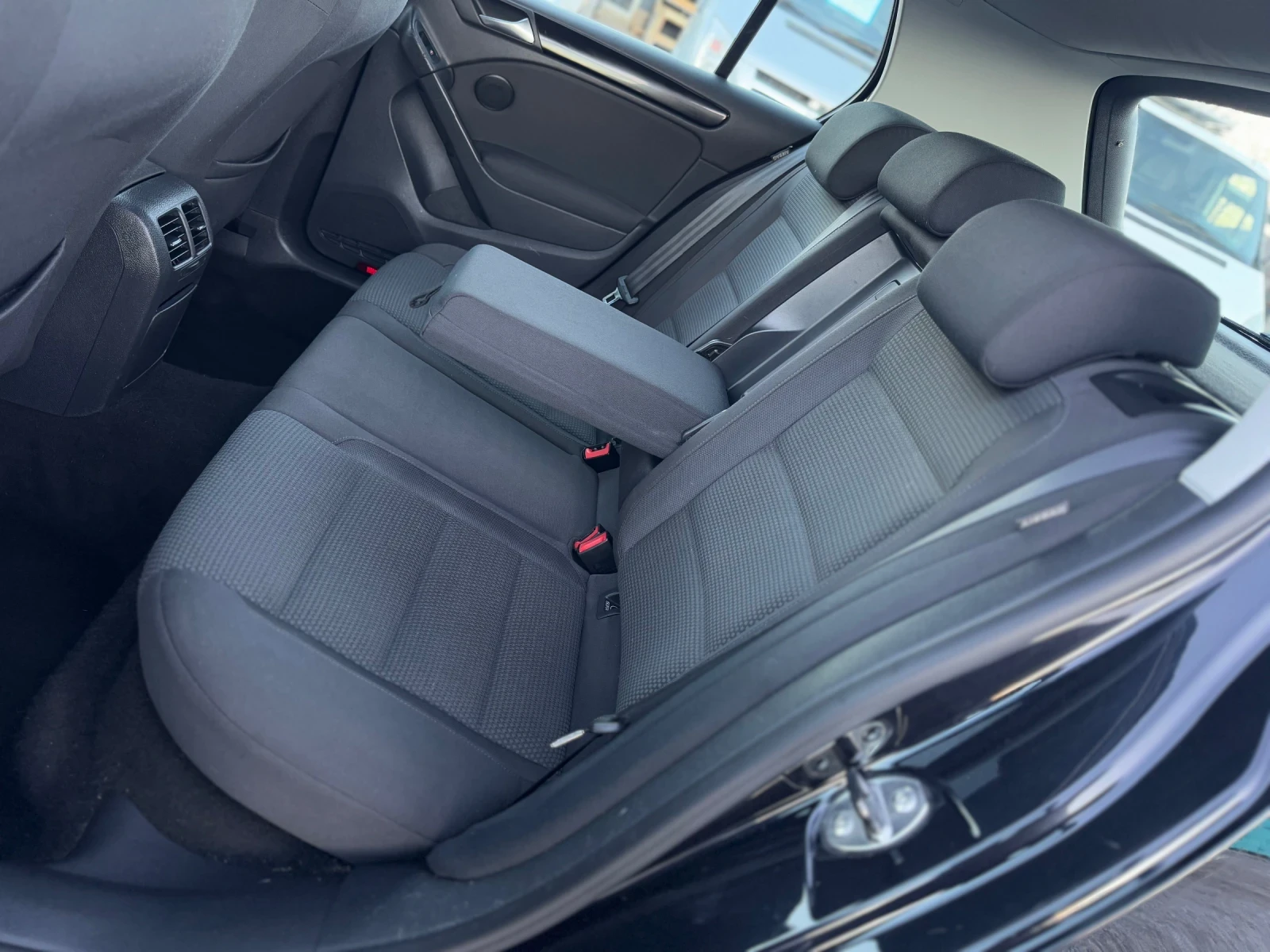 VW Golf 2.0TDI 140кс DSG АВТОМАТИК ПОДГРЕВ ШИБИДАХ НАВИ | Mobile.bg — изображение 12
