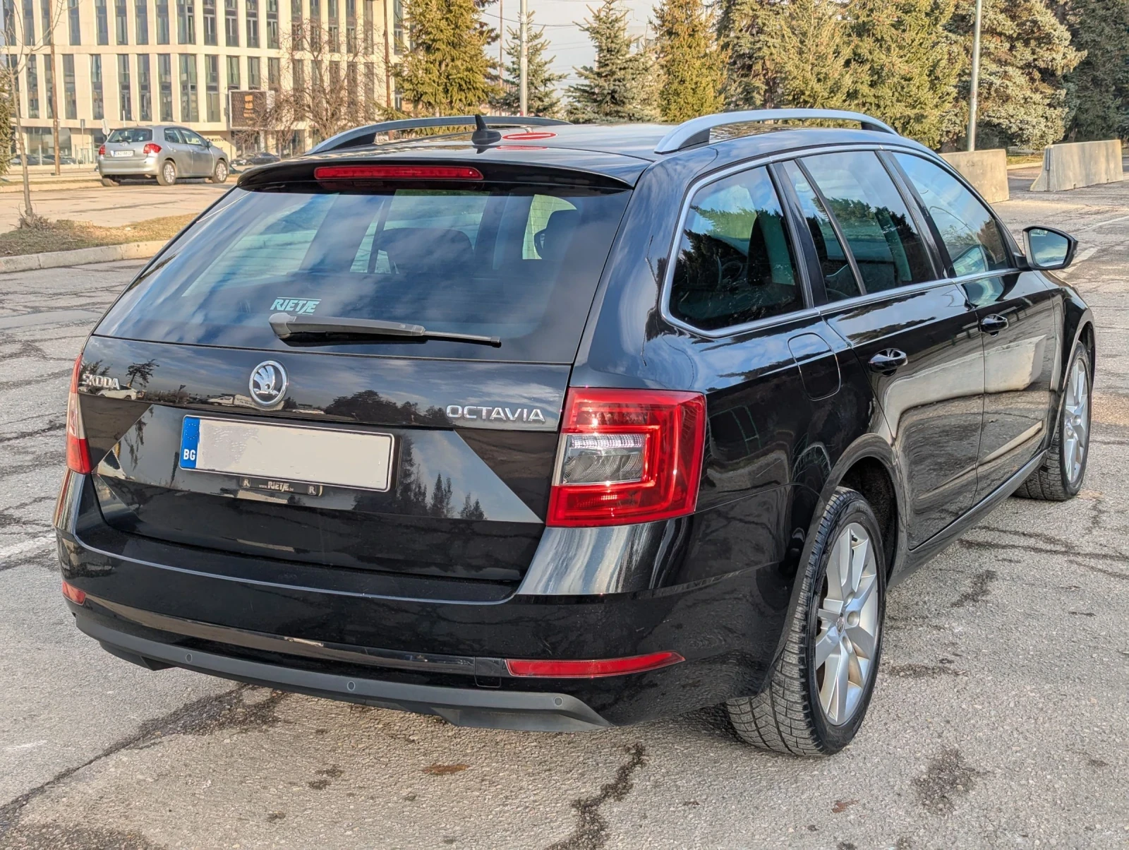 Skoda Octavia 1.6TDI Style / Automatic - изображение 7