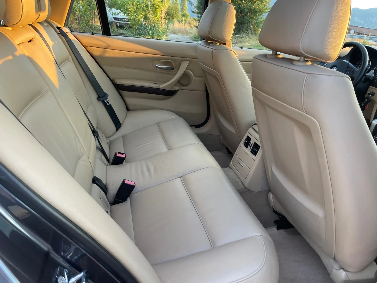 BMW 320 2.0TDI-163-PANO-NAVI-AVTOMAT-ITALIA - изображение 7