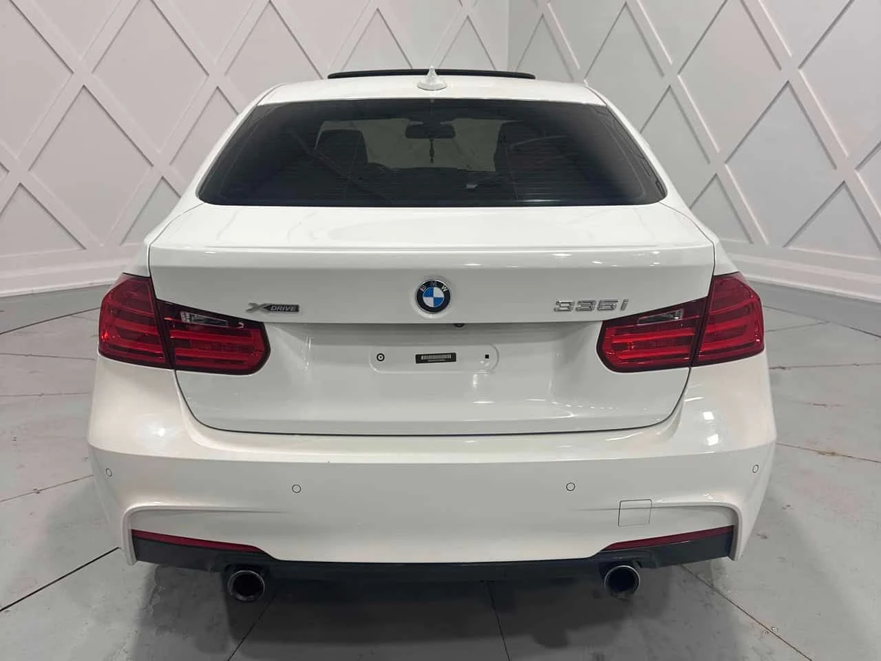 BMW 335 * xDrive * CARFAX * Шибидах * Червен салон * , снимка 4 - Автомобили и джипове - 54072739