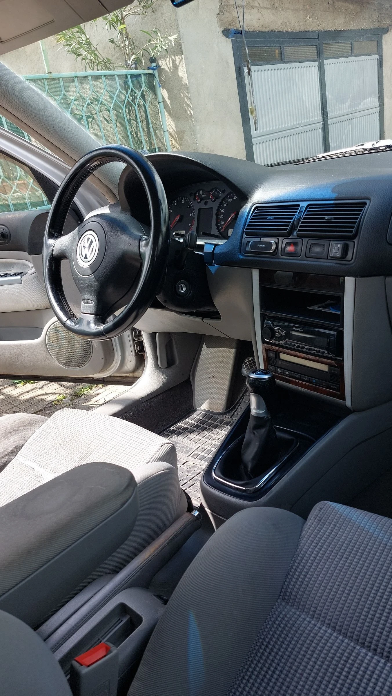 VW Golf 1.8, снимка 4 - Автомобили и джипове - 54639170