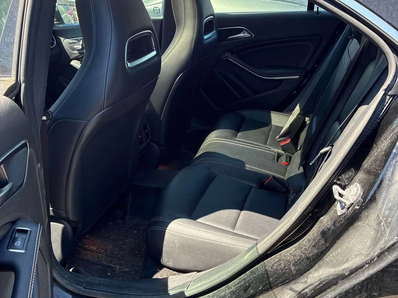 Mercedes-Benz CLA 250 * ПРЕДСТАВИТЕЛСТВО * КАМЕРА * ПОДГРЕВИ, снимка 13 - Автомобили и джипове - 54647721