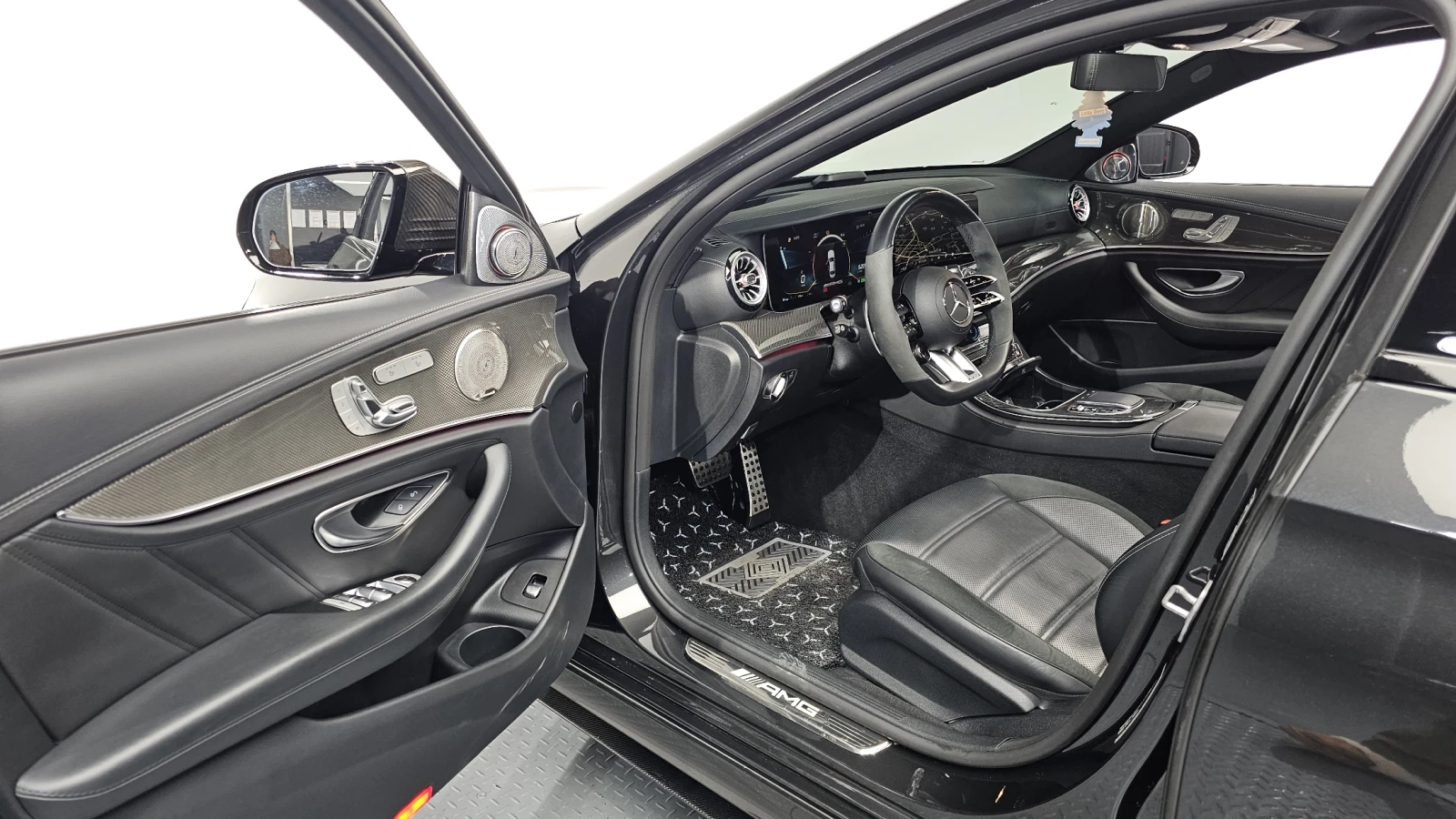 Mercedes-Benz E 53 AMG 4MATIC+ BURMASTER* ОБДУХВ.* LANE ASS* ПАНО* 360* H, снимка 10 - Автомобили и джипове - 54783091