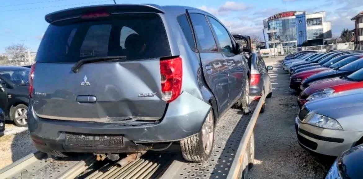 Mitsubishi Colt 1.3, снимка 6 - Автомобили и джипове - 54786324