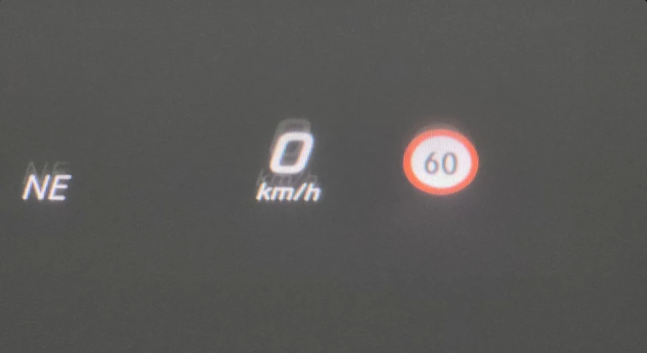 Mercedes-Benz E 220 AVANTGARDE/HUD/DISTRONIC/BURMESTER/ПОДГРЕВИ/PANO, снимка 13 - Автомобили и джипове - 54866899