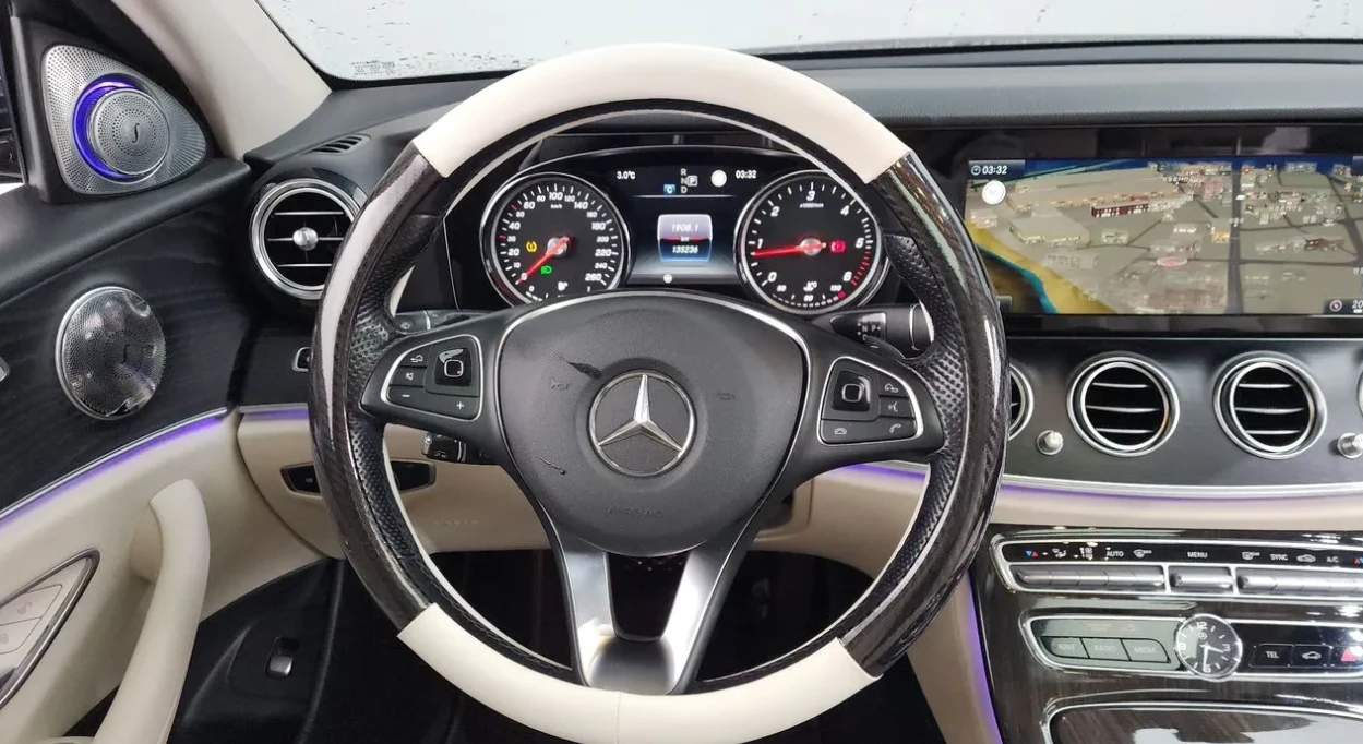 Mercedes-Benz E 220 AVANTGARDE/HUD/DISTRONIC/BURMESTER/ПОДГРЕВИ/PANO, снимка 4 - Автомобили и джипове - 54866899