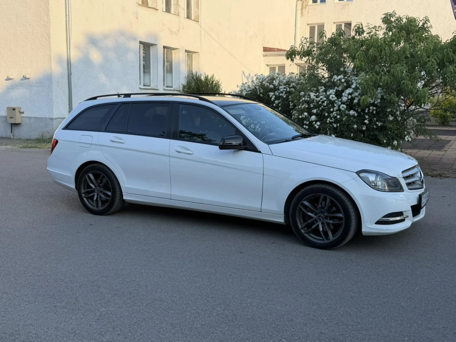 Mercedes-Benz C 200, снимка 2 - Автомобили и джипове - 54976618