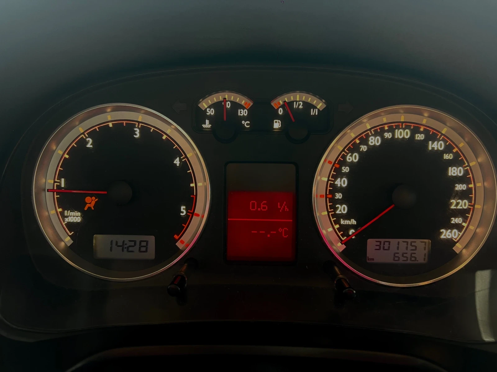 VW Golf 1.9 ARL, снимка 9 - Автомобили и джипове - 56224195