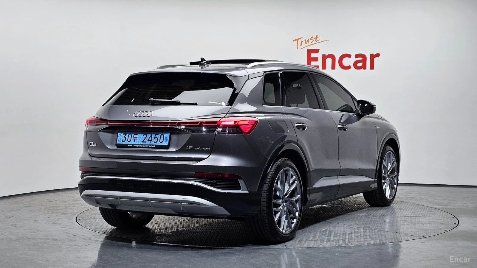 Audi E-Tron Q4 45 PREMIUM, снимка 2 - Автомобили и джипове - 56325146