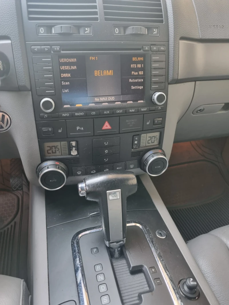 VW Touareg, снимка 7 - Автомобили и джипове - 52544209