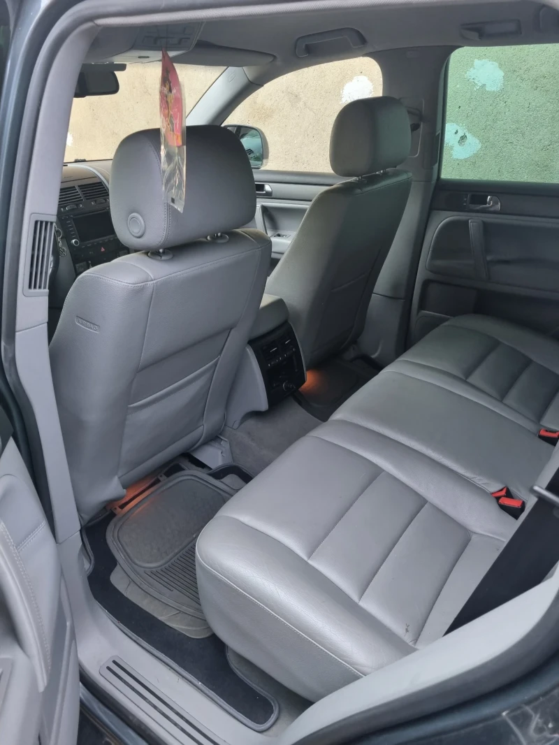 VW Touareg, снимка 5 - Автомобили и джипове - 52544209