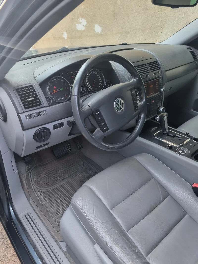 VW Touareg, снимка 9 - Автомобили и джипове - 52544209