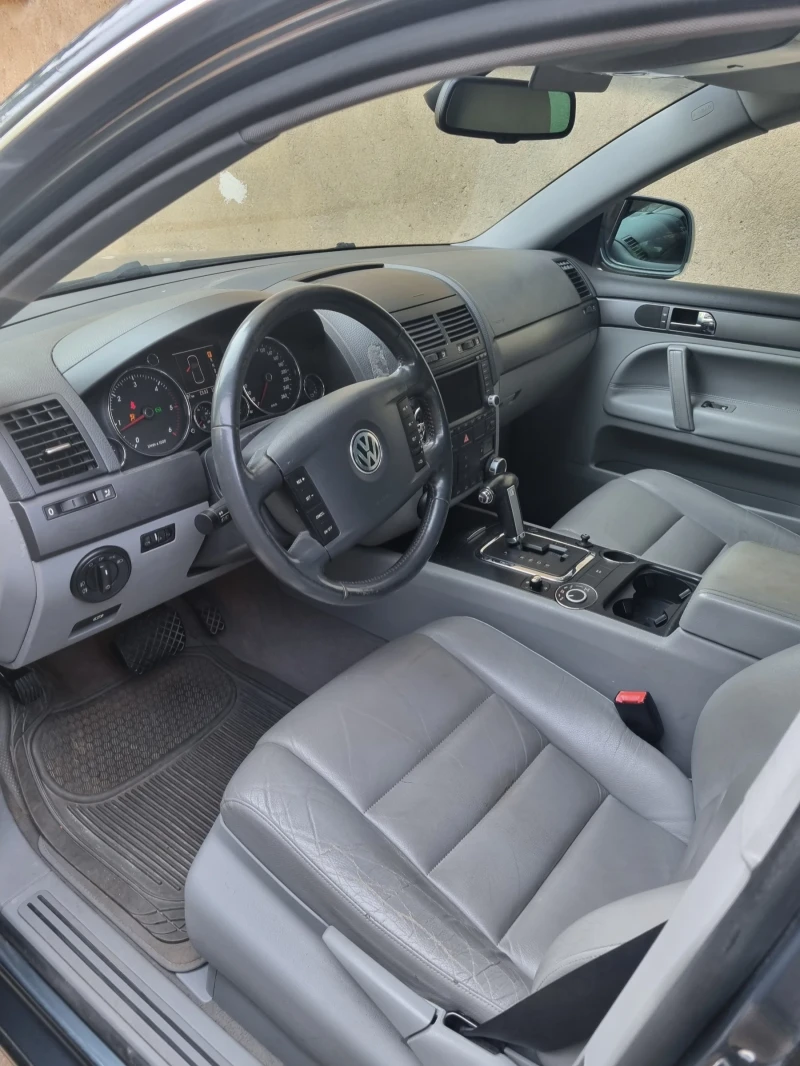 VW Touareg, снимка 6 - Автомобили и джипове - 52544209