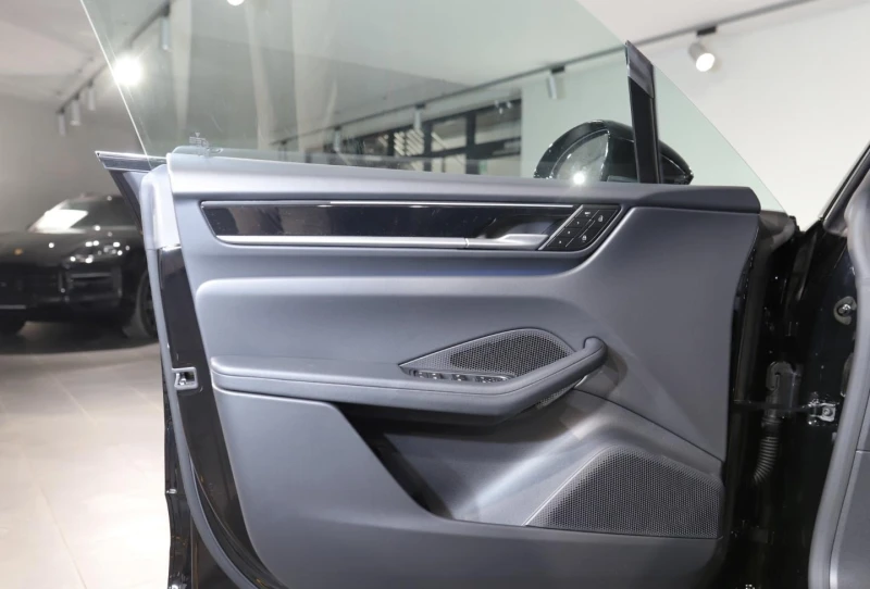 Porsche Macan 4S/ELECTRIC/NEW MODEL/360/PANO/LED PDLS/, снимка 7 - Автомобили и джипове - 50795994