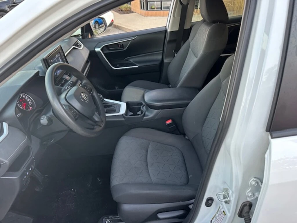 Toyota Rav4 * FWD* HEATED SEATS* BACK UP CAMERA* APPLE CAR PLA | Mobile.bg   6