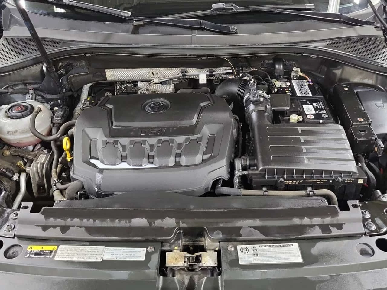 VW Tiguan * COMFORTLINE * CARFAX * ПОДГРЕВИ* 2 КЛЮЧА* ПАНОРА, снимка 16 - Автомобили и джипове - 53783314