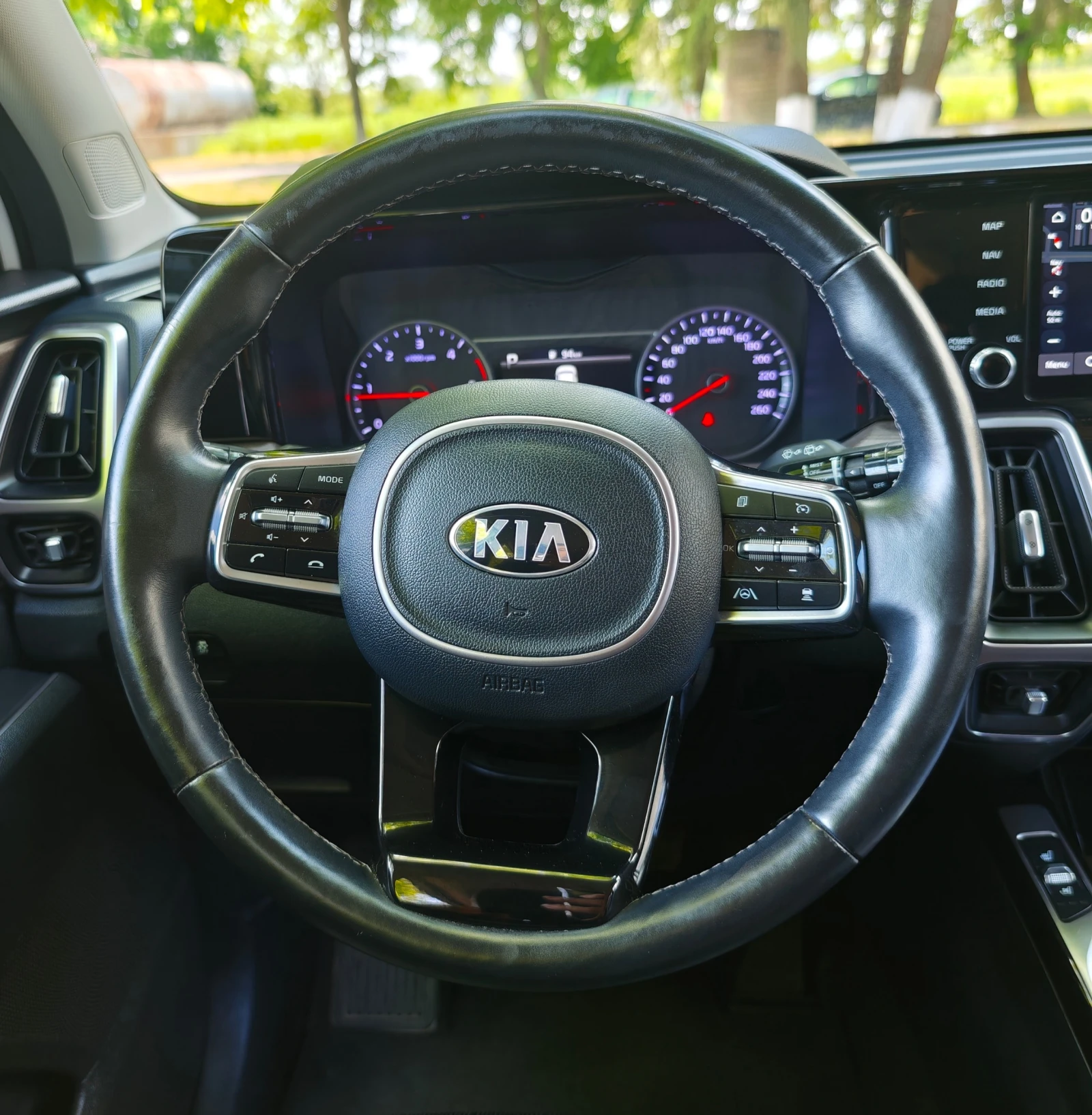Kia Sorento 2.2 CRDI 4x4 , снимка 13 - Автомобили и джипове - 54517905