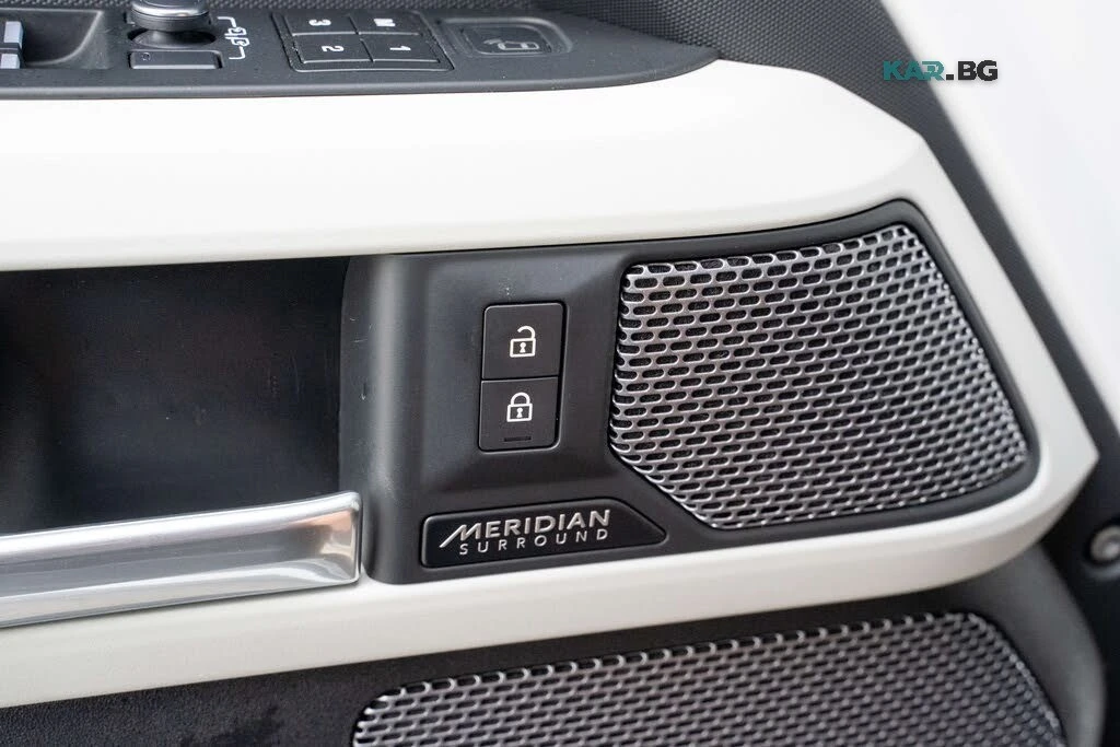 Land Rover Defender X-Dynamic SE * AWD * АвтоКредит (ЦЕНА ДО БГ), снимка 15 - Автомобили и джипове - 56134987