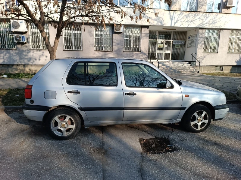 VW Golf 3; 1.6, снимка 3 - Автомобили и джипове - 49207223