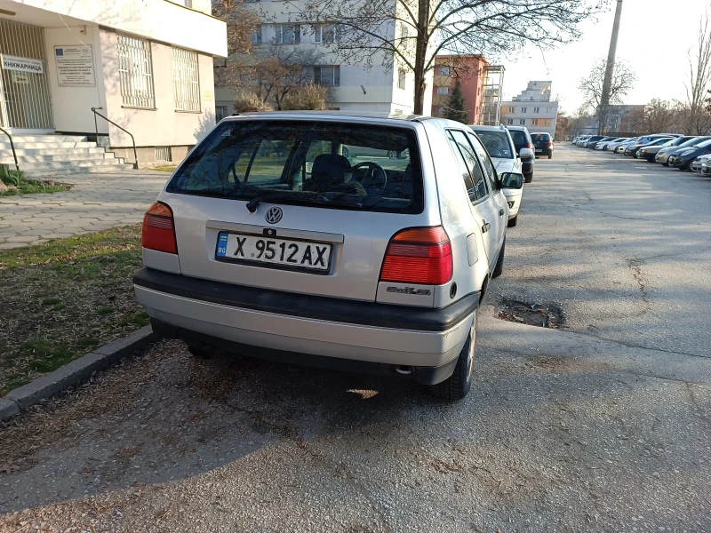 VW Golf 3; 1.6, снимка 4 - Автомобили и джипове - 49207223