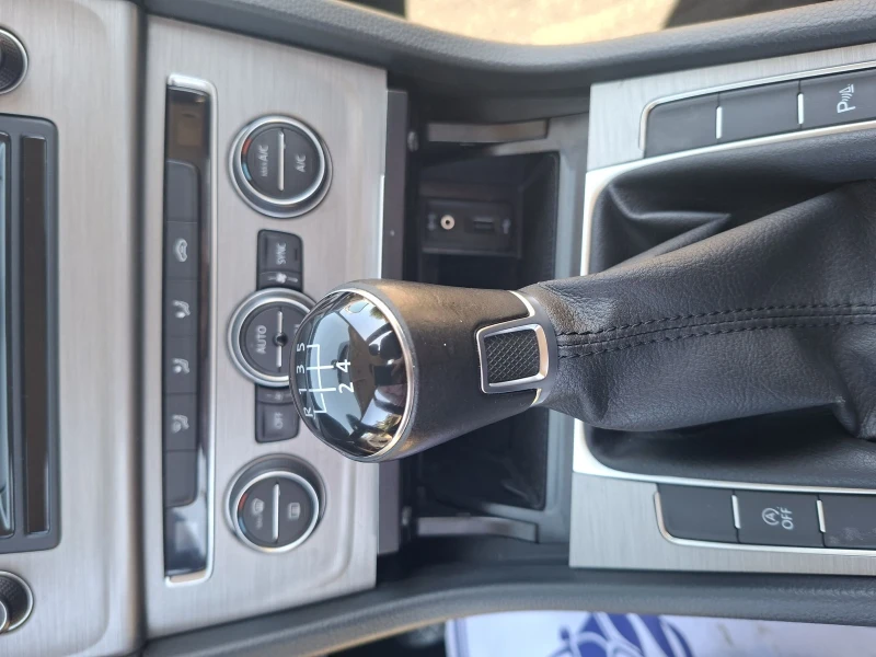 VW Golf, снимка 9 - Автомобили и джипове - 51800805