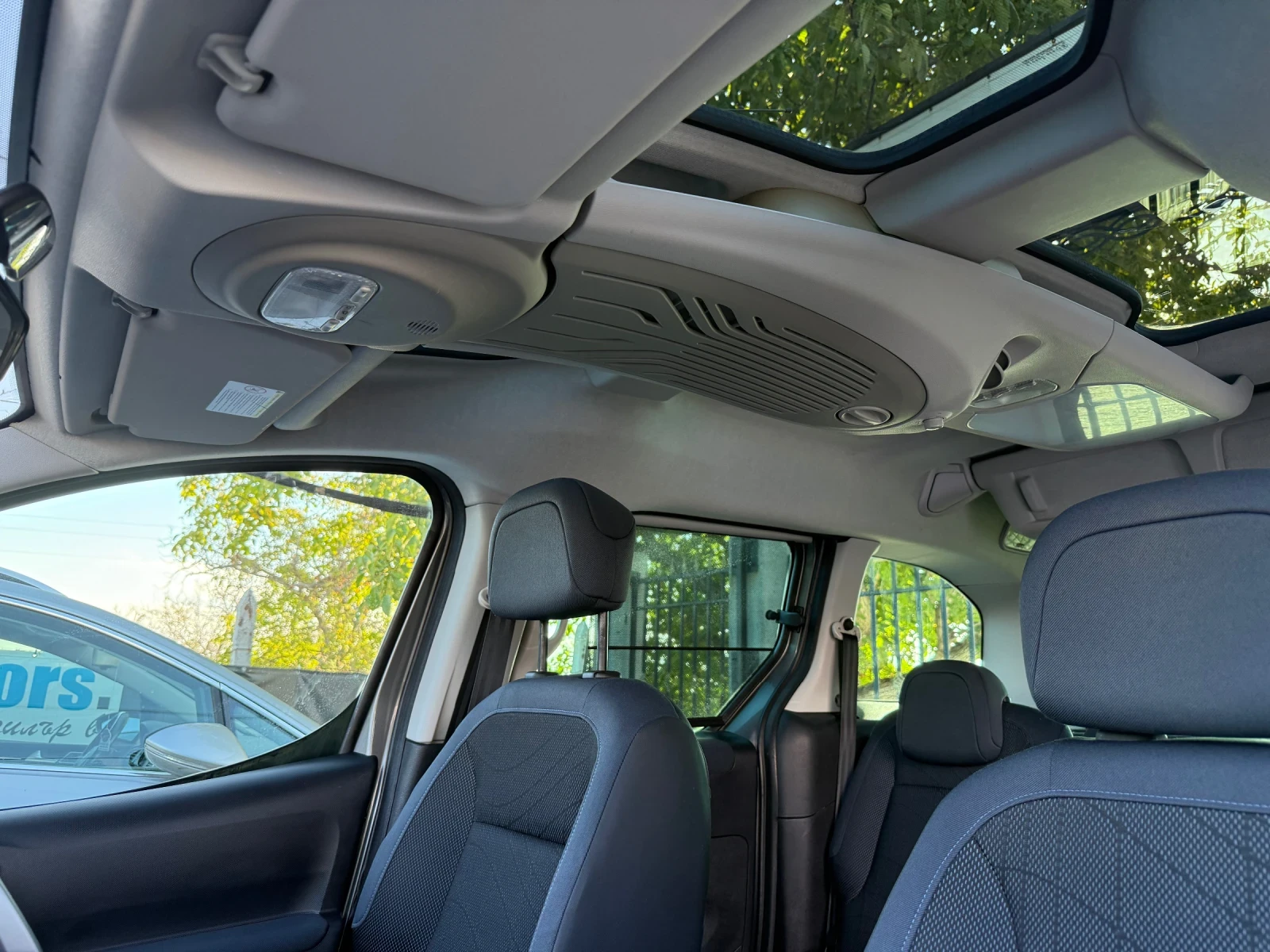 Peugeot Partner Family 1.6 16V Единствен собственик - изображение 7