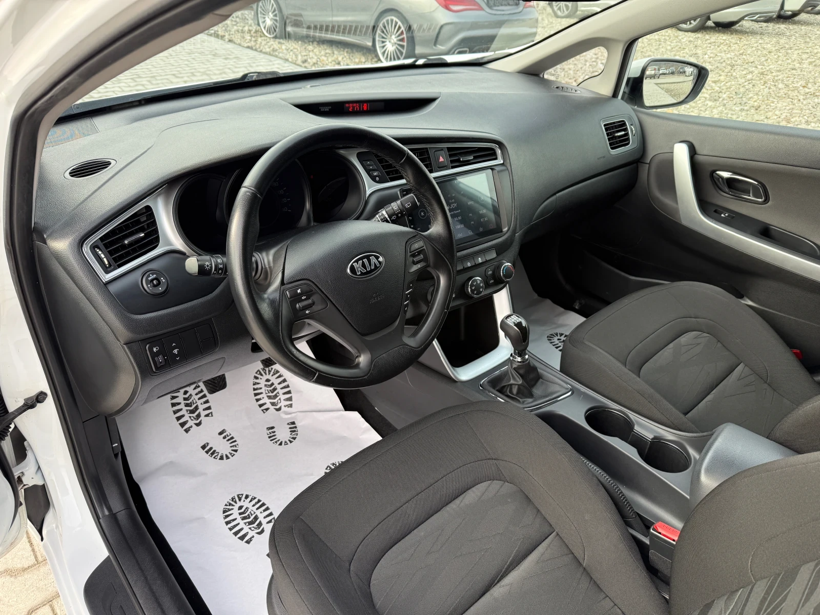Kia Ceed 1.6 CRDI NAVI EURO6 - изображение 10
