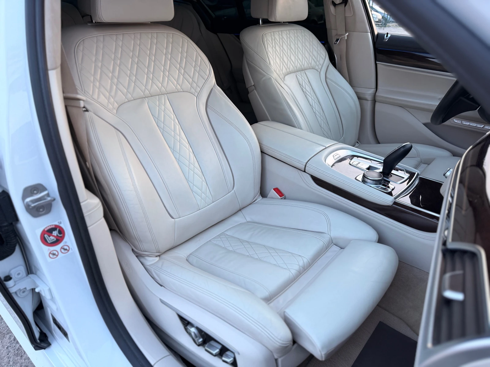 BMW 730 d= xDrive= M-pack= Aero Pack= HUD= Soft Close= har, снимка 12 - Автомобили и джипове - 53878242