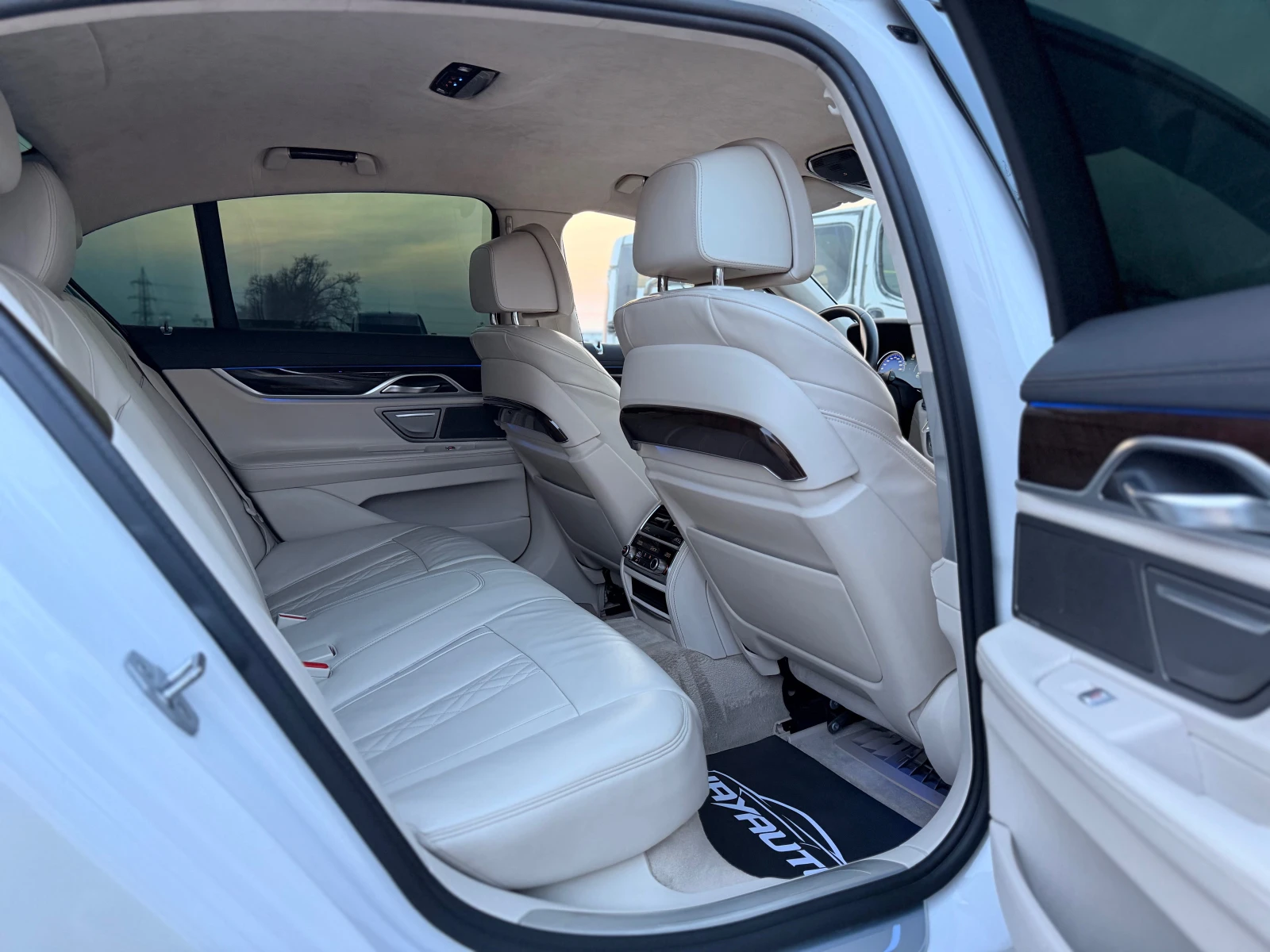 BMW 730 d= xDrive= M-pack= Aero Pack= HUD= Soft Close= har, снимка 13 - Автомобили и джипове - 53878242