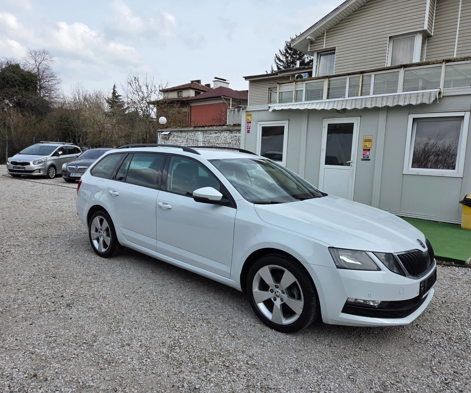 Skoda Octavia 2.0 D, снимка 2 - Автомобили и джипове - 53926166