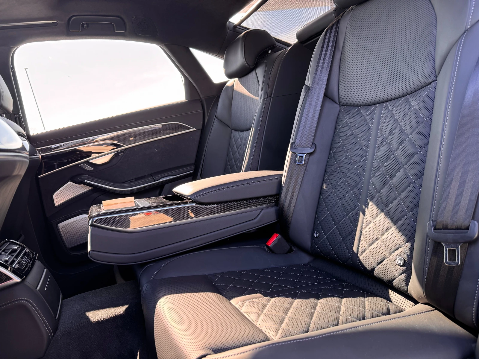 Audi S8 / ГАРАНЦИЯ / B&O / 17000км! / 360 / , снимка 14 - Автомобили и джипове - 54567132