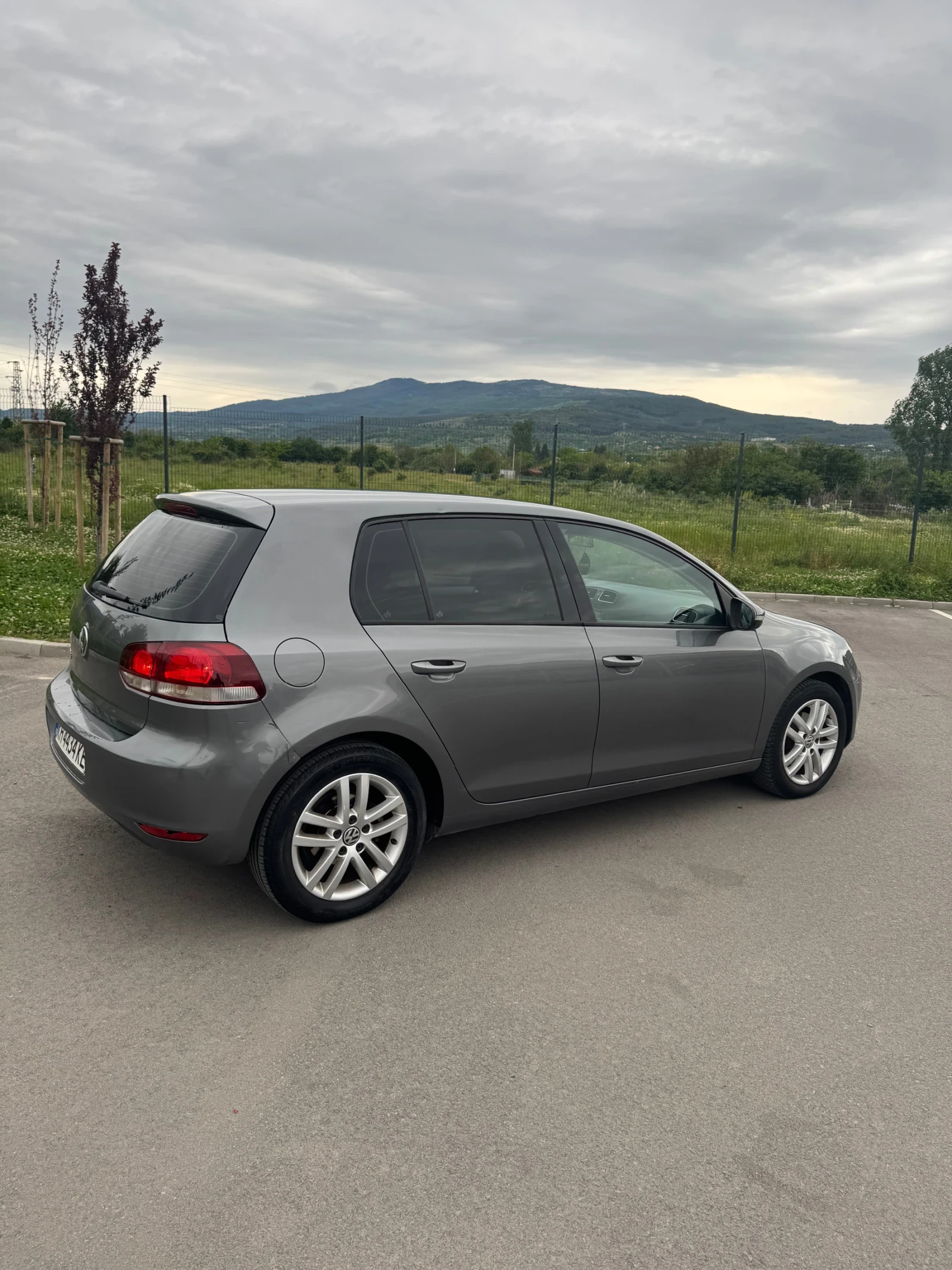 VW Golf 1.6 Bifuel фабрична газ 1.6 LP, снимка 10 - Автомобили и джипове - 54609717