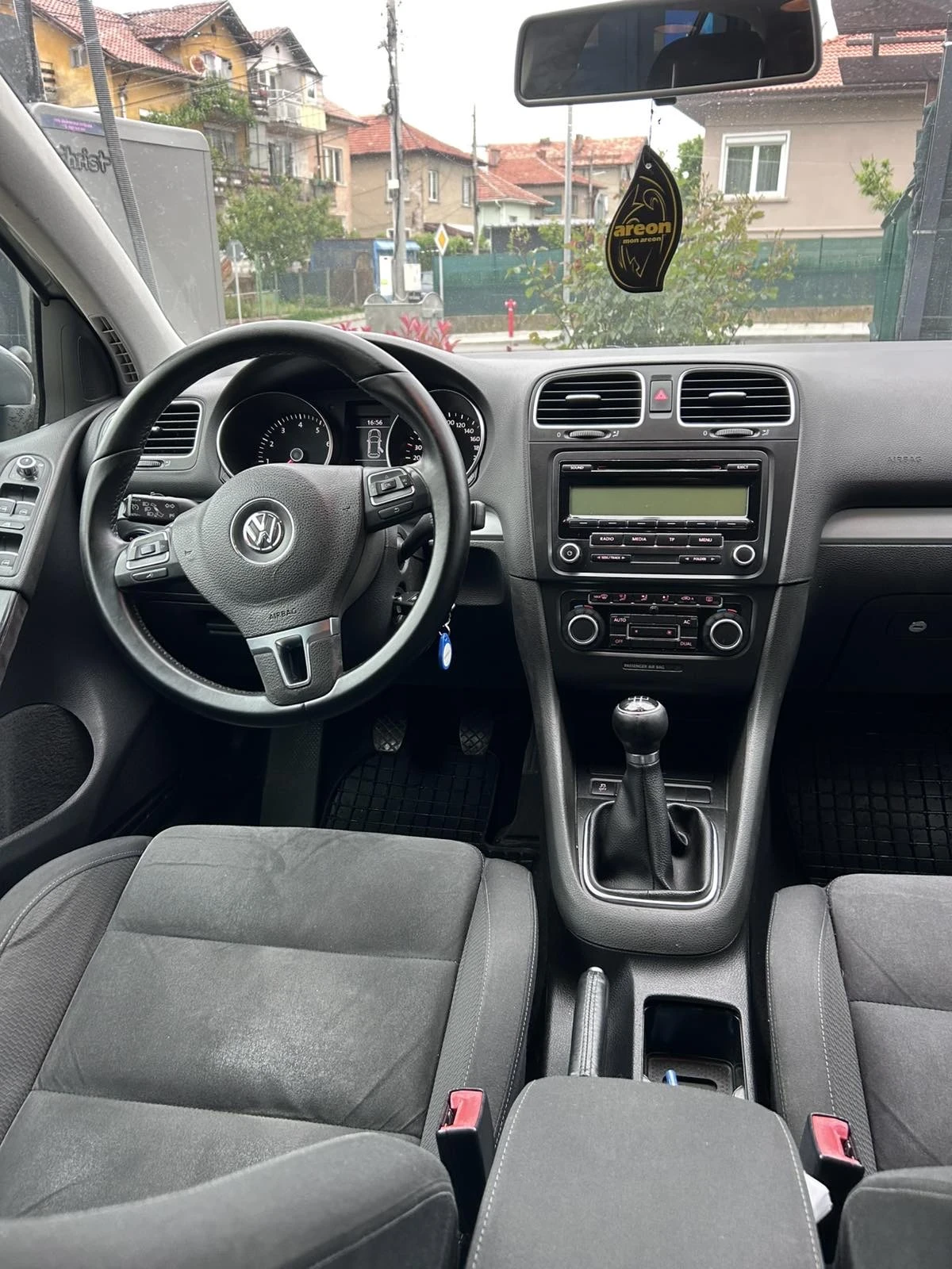 VW Golf 1.6 Bifuel фабрична газ 1.6 LP, снимка 14 - Автомобили и джипове - 54609717