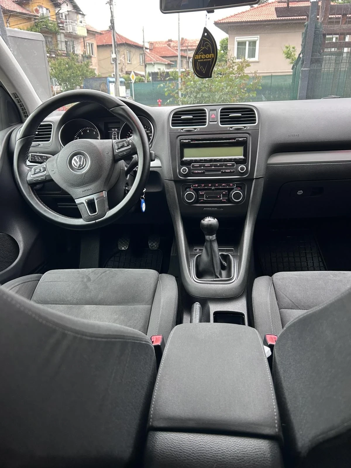 VW Golf 1.6 Bifuel фабрична газ 1.6 LP, снимка 11 - Автомобили и джипове - 54609717