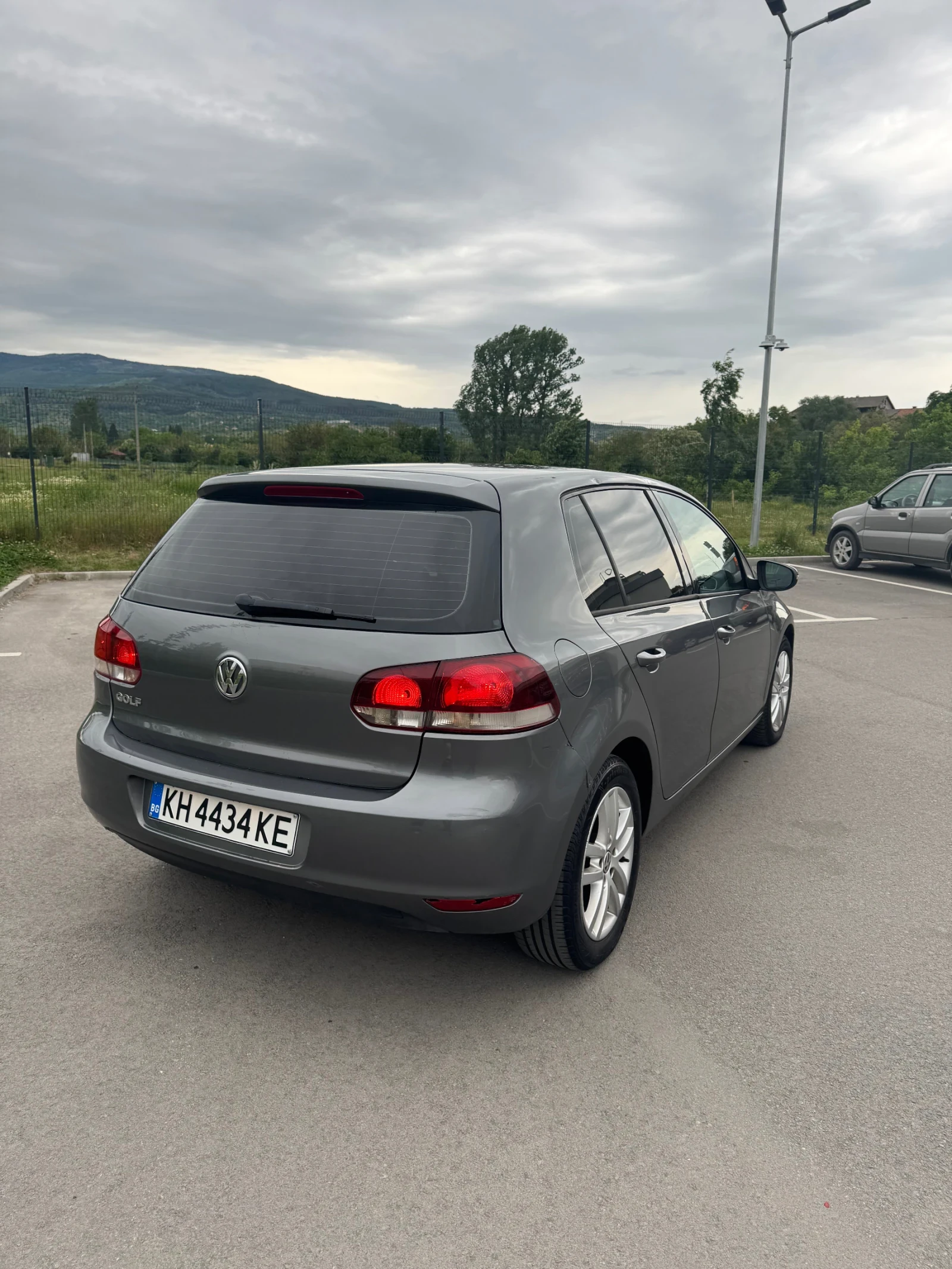 VW Golf 1.6 Bifuel фабрична газ 1.6 LP, снимка 3 - Автомобили и джипове - 54609717