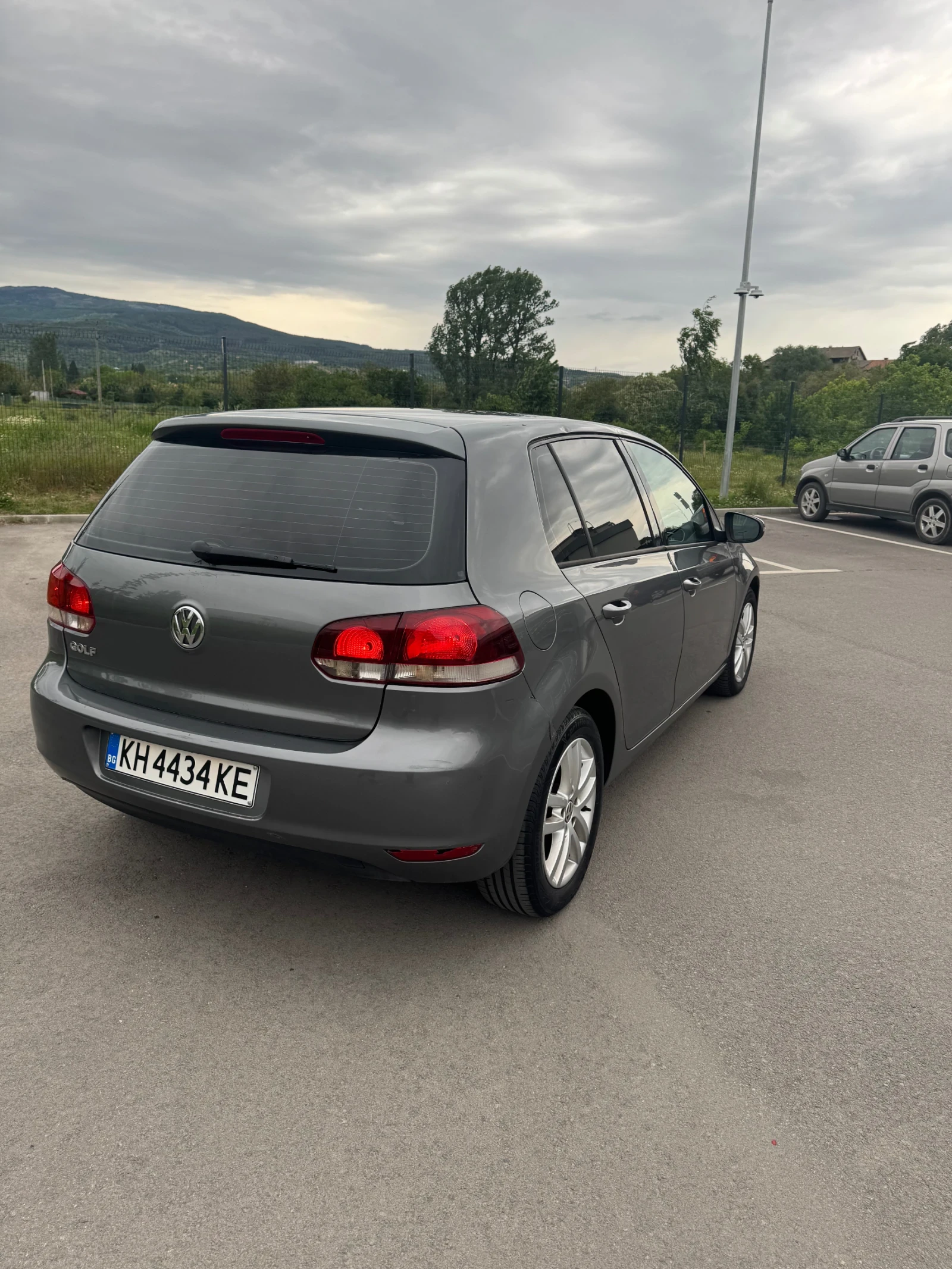 VW Golf 1.6 Bifuel фабрична газ 1.6 LP, снимка 9 - Автомобили и джипове - 54609717