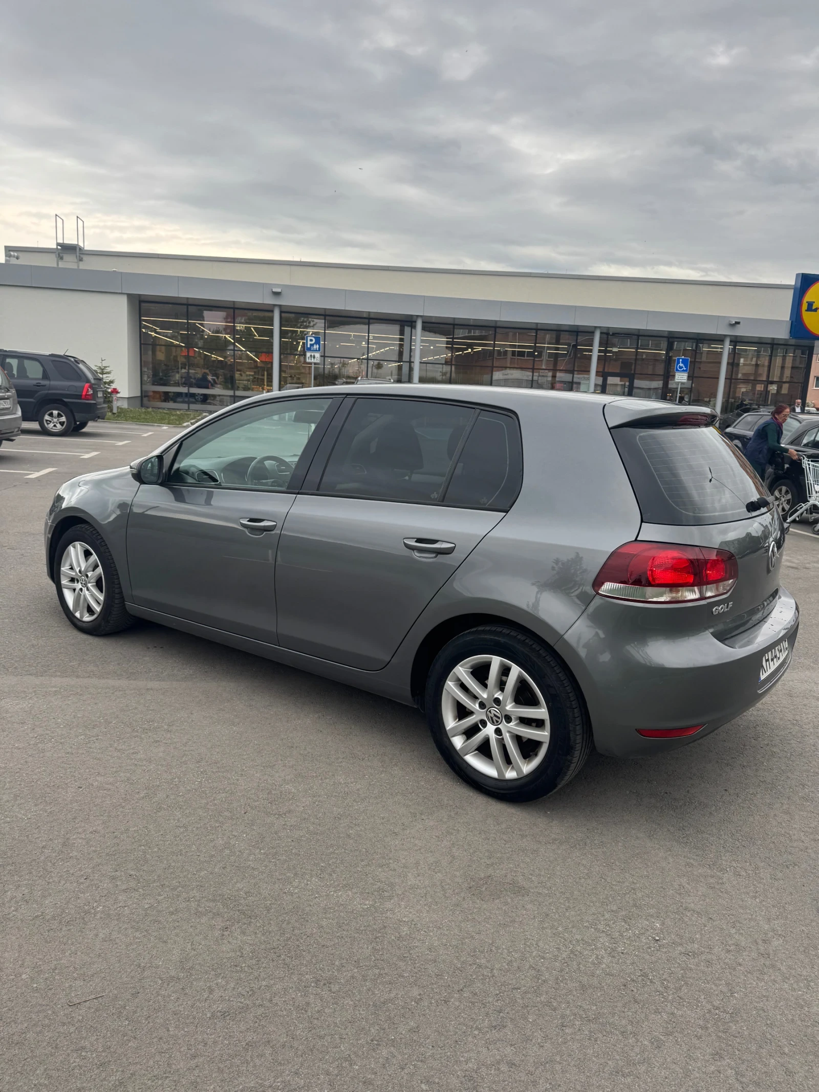 VW Golf 1.6 Bifuel фабрична газ 1.6 LP, снимка 5 - Автомобили и джипове - 54609717
