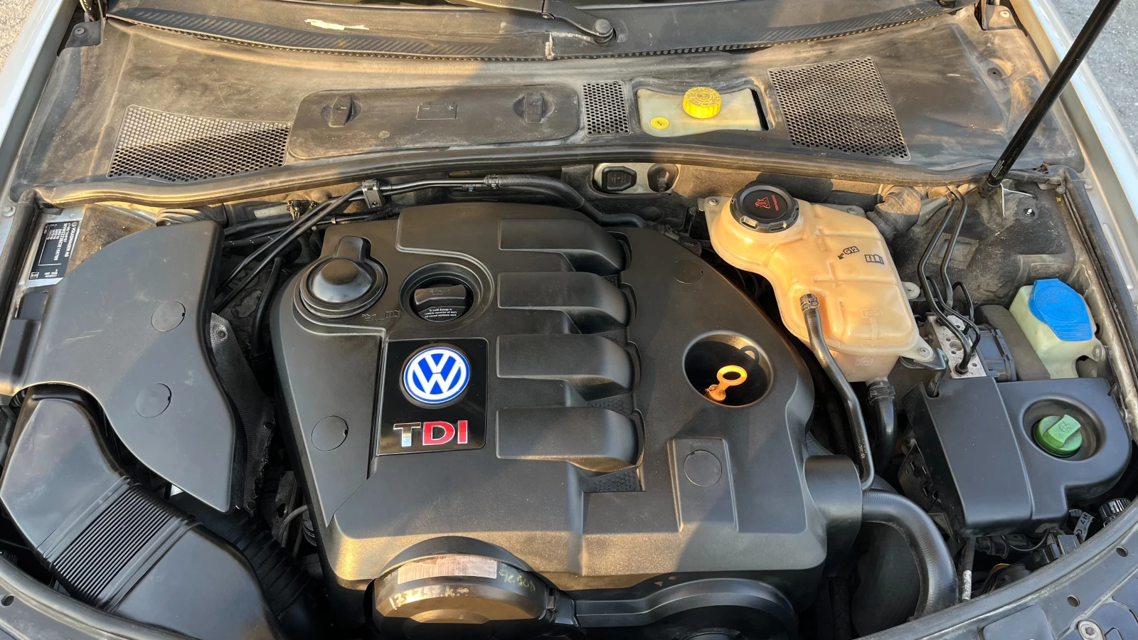 VW Passat 1.9 TDI AVF, снимка 14 - Автомобили и джипове - 54621805