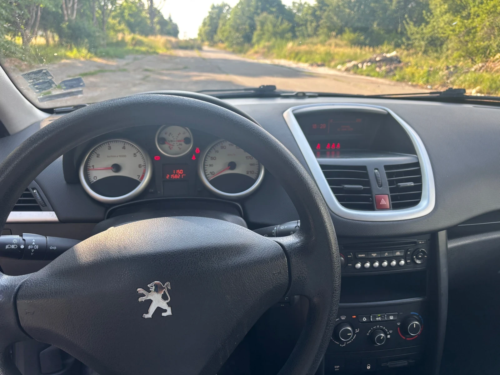 Peugeot 207 1.4 90 кс, снимка 7 - Автомобили и джипове - 55001898