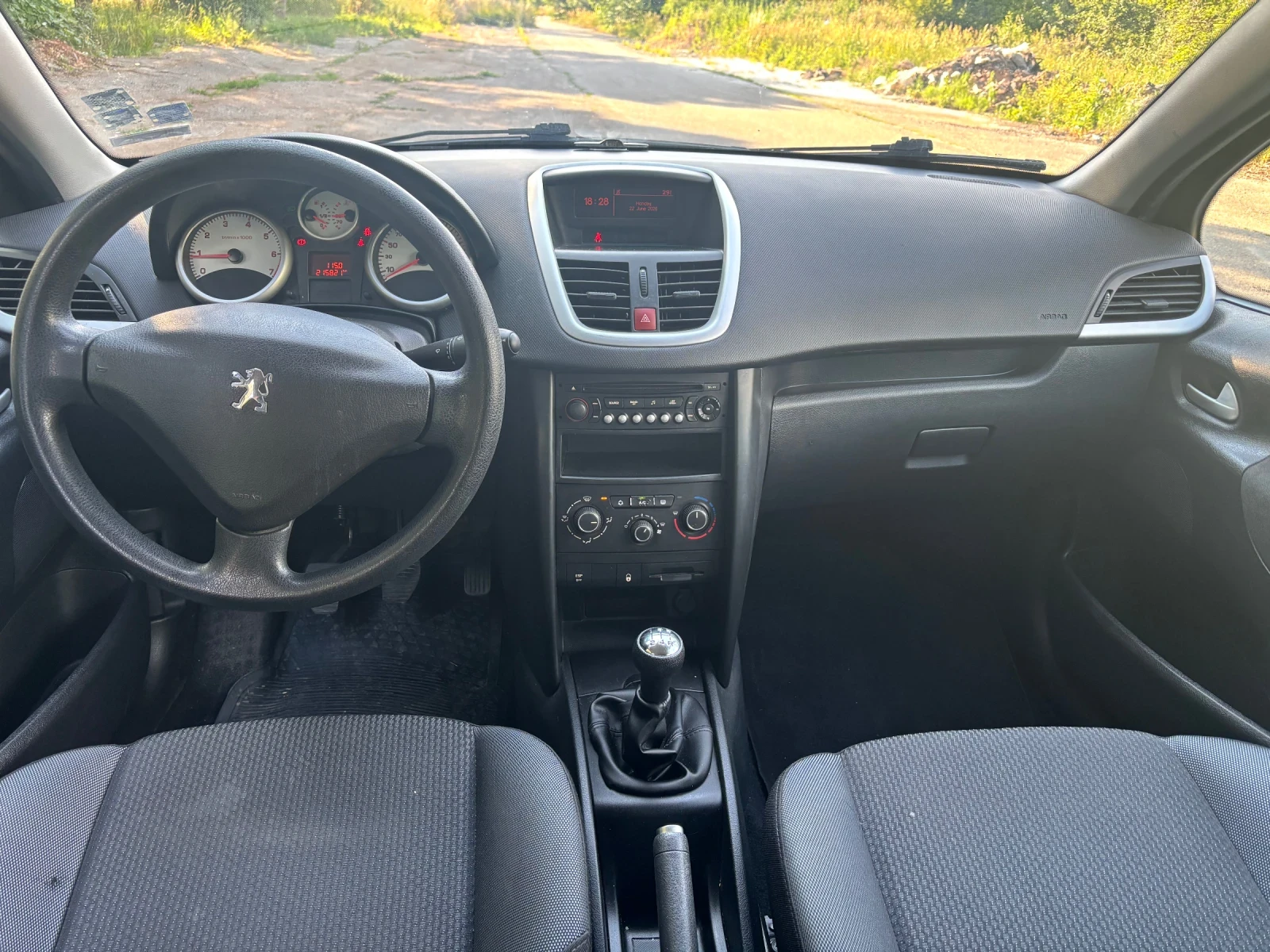 Peugeot 207 1.4 90 кс, снимка 5 - Автомобили и джипове - 55001898