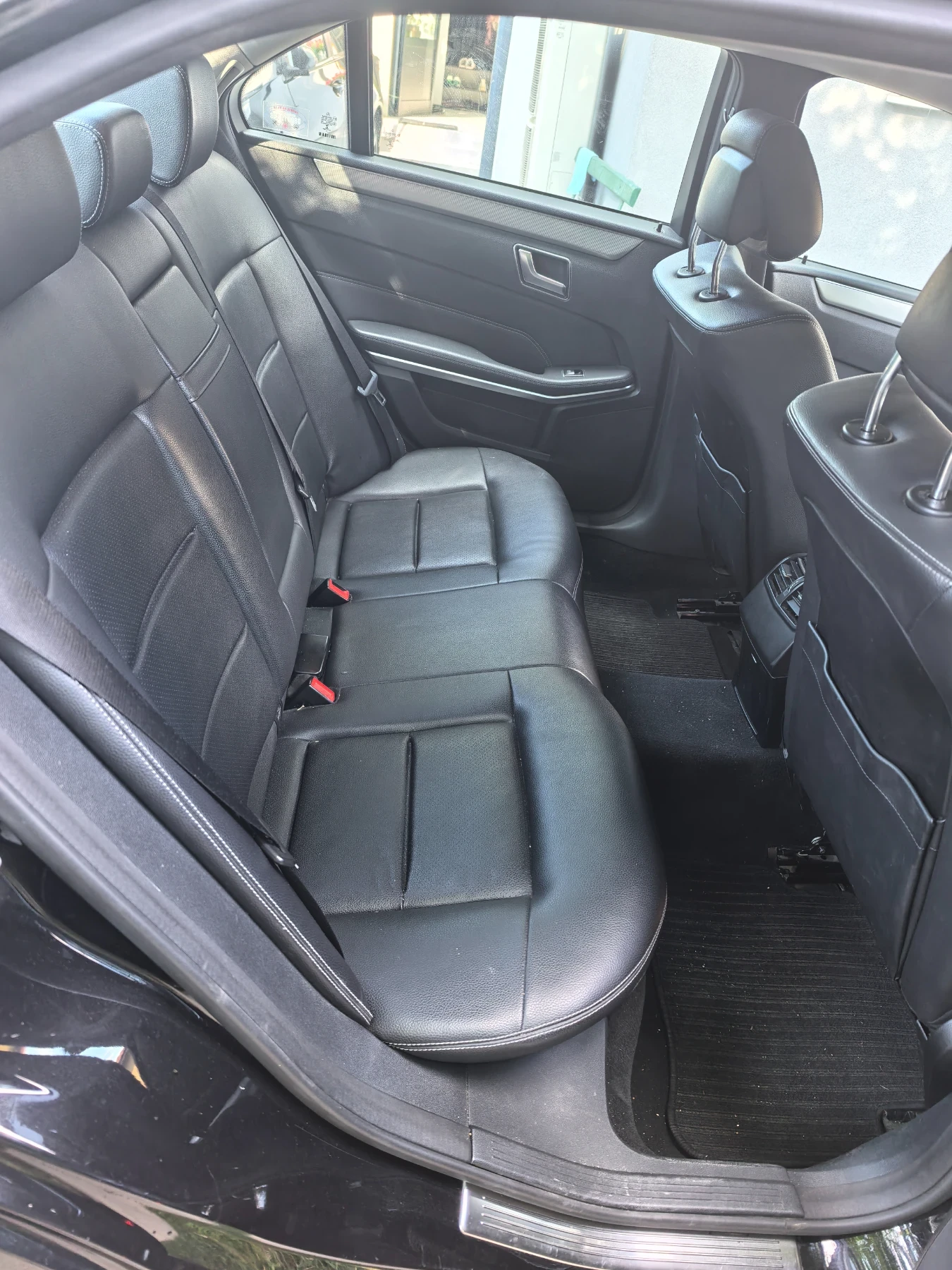 Mercedes-Benz E 220, снимка 4 - Автомобили и джипове - 55617800